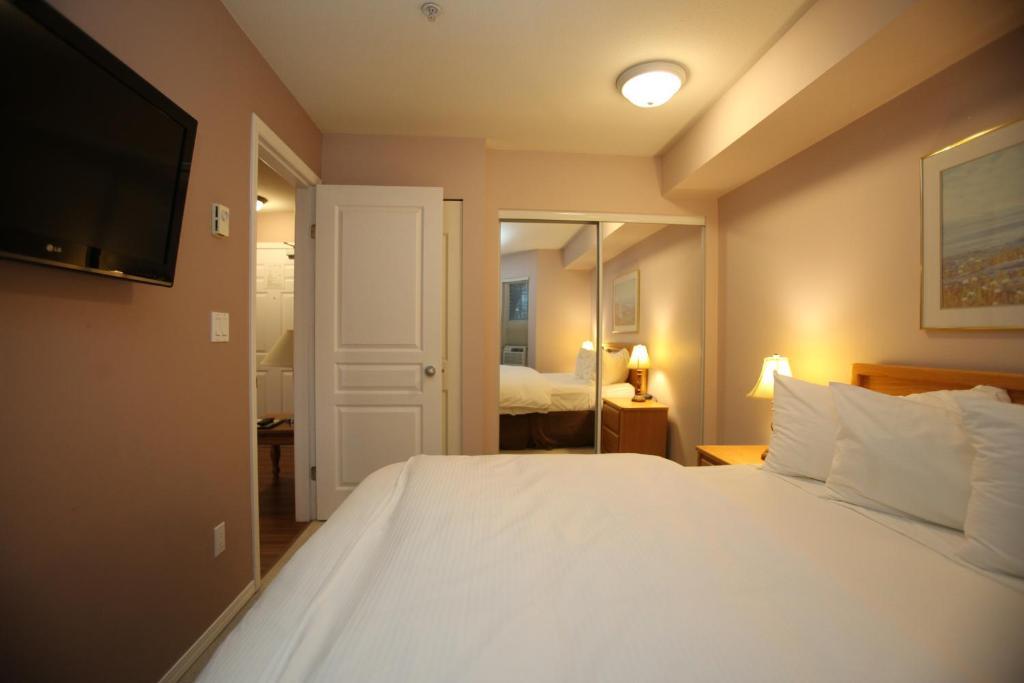 Times Square Suites Hotel Vancouver Buitenkant foto